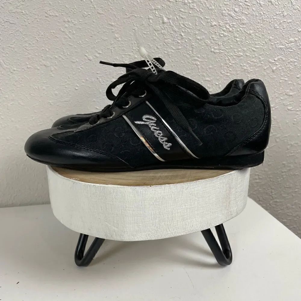 NWOT Guess Black and Silver Sneakers Size 6.5